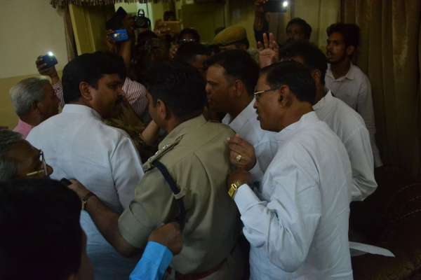 ALTERCATION BETWEEN CONGRESS AND BJP LEADERS