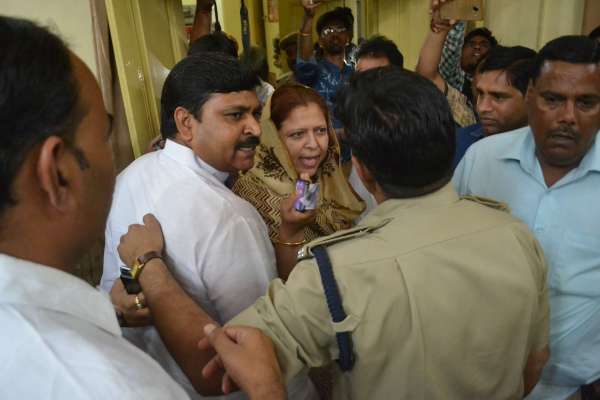 ALTERCATION BETWEEN CONGRESS AND BJP LEADERS