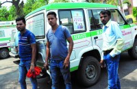 कर्मचारी एम्बुलेंस छोड़कर चले गए रायपुर, इधर अप्रशिक्षित ड्राइवरों को थमा दी स्टीयरिंग