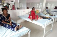 दफ्तर से घर लौट रहीं पांच महिलाएं आकाशीय बिजली की चपेट में आने से झुलसीं, एक की मौत