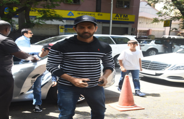 PICS: रितिक और अक्षय ने ऐसे गुजारा रविवार का दिन अपने परिवार के संग