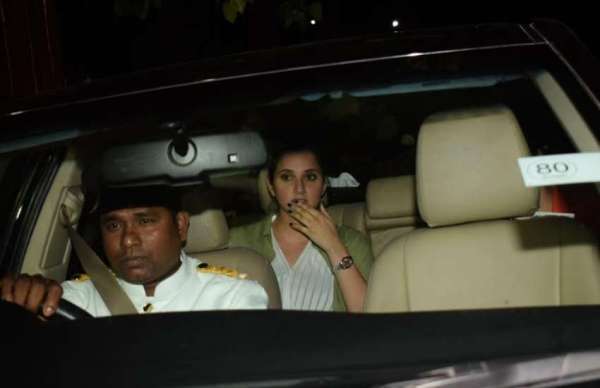 PHOTOS: सलमान के मुंबई आते ही कैटरीना पहुंची उनसे मिलने, ये बॅालीवुड स्टार्स भी आए नजर