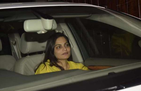 PHOTOS: सलमान के मुंबई आते ही कैटरीना पहुंची उनसे मिलने, ये बॅालीवुड स्टार्स भी आए नजर