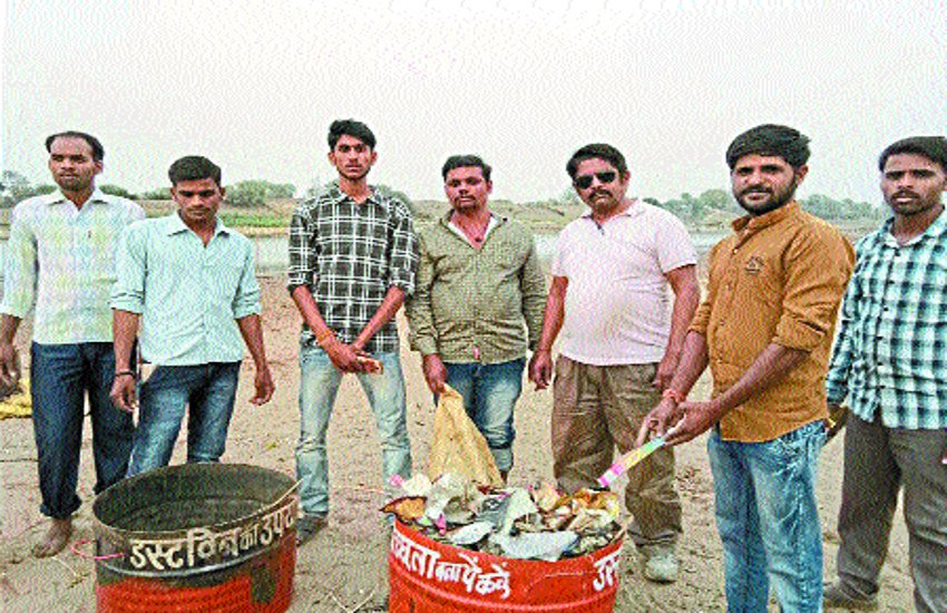 narmada cleaning by young men