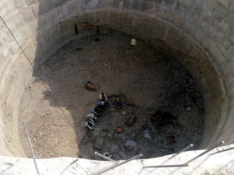 At night Explosion in the well explosion People out of home Panic