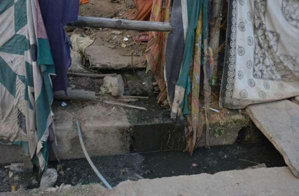 Photo Gallery : 20 साल पुरानी एमपीनगर की सीवरेज लाइन तोड़ रही दम, निगम के पास फंड का रोना