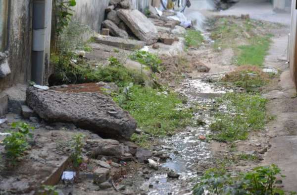 Photo Gallery : 20 साल पुरानी एमपीनगर की सीवरेज लाइन तोड़ रही दम, निगम के पास फंड का रोना