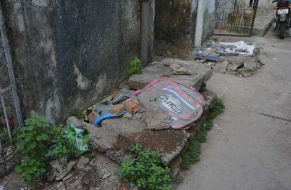 Photo Gallery : 20 साल पुरानी एमपीनगर की सीवरेज लाइन तोड़ रही दम, निगम के पास फंड का रोना