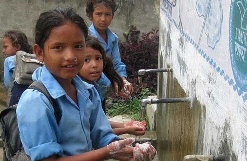 kids facing drinking water supply problem in govt school