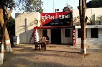 जमीन विवाद में दो पोतों ने मिलकर दादी को डंडे से पीटा, महिला का हाथ टूटा, अस्पताल दाखिल