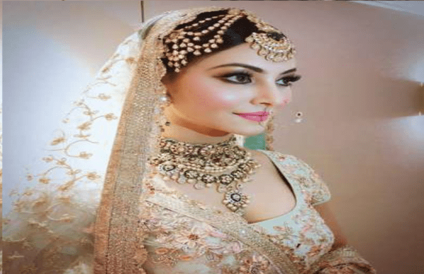 उर्वशी रौतेला का ऐसा लुक पहले नहीं देखा होगा आपने