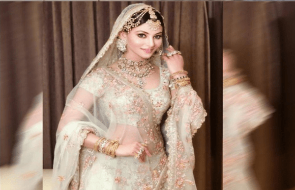 उर्वशी रौतेला का ऐसा लुक पहले नहीं देखा होगा आपने