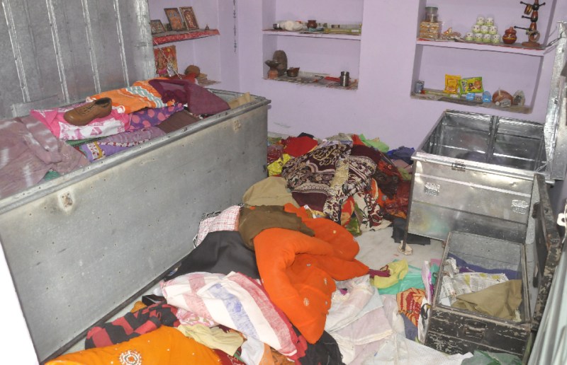 Jewelry and cash theft of millions of gold houses