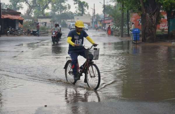 Photo Gallery : मौसम ने ली करवट, तरबतर हुआ शहर, फोटो में देखिए मौसम का मिजाज