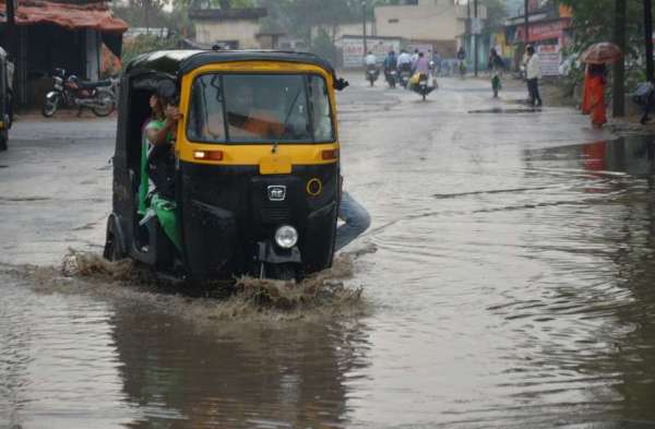 Photo Gallery : मौसम ने ली करवट, तरबतर हुआ शहर, फोटो में देखिए मौसम का मिजाज