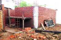 पीएम आवास के हितग्राही हो गए कर्जदार, अब राशि पाने कार्यालयों का लगा रहे चक्कर