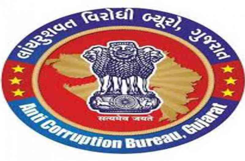 ACB conducts raids on accused Govt officials in bribe case
