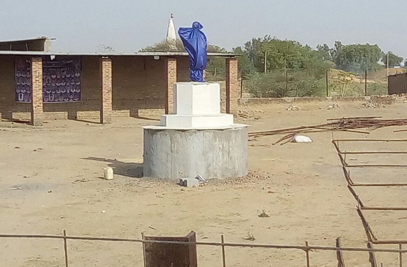 अम्बेडकर मूर्ति लेकर विवाद, दलित समुदाय जुलूस निकालेगा, मूर्ति का अनावरण कार्यक्रम नहीं करेगा