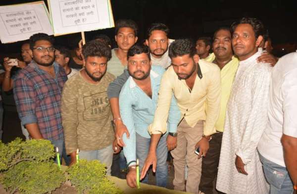 Photo Gallery : जिला कांग्रेस ने टीपी नगर चौक तक निकाला कैण्डल मार्च