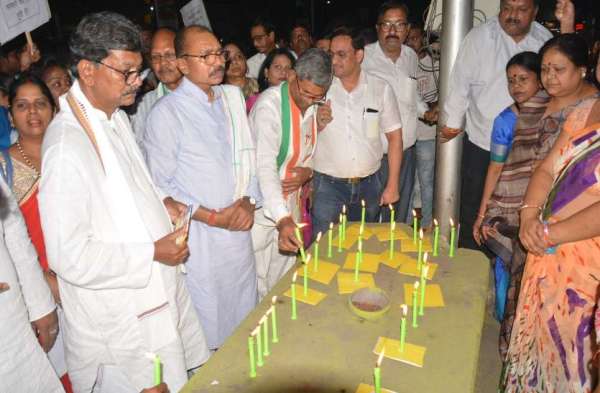 Photo Gallery : जिला कांग्रेस ने टीपी नगर चौक तक निकाला कैण्डल मार्च