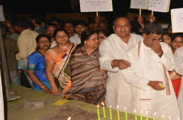 Photo Gallery : जिला कांग्रेस ने टीपी नगर चौक तक निकाला कैण्डल मार्च