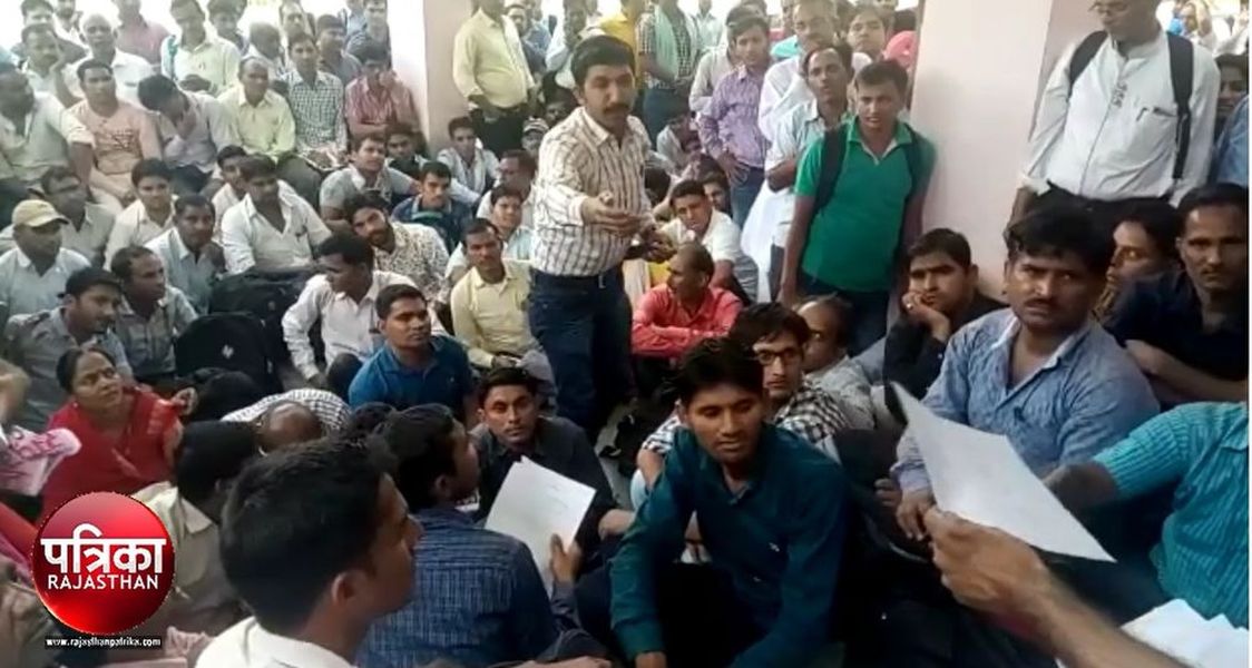 स्थानान्तरण के लिए आवेदन,निदेशालय में आवेदकों की भीड़,देखे वीडियो