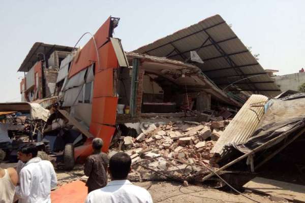Two-storey beer bar in Kota collapsed