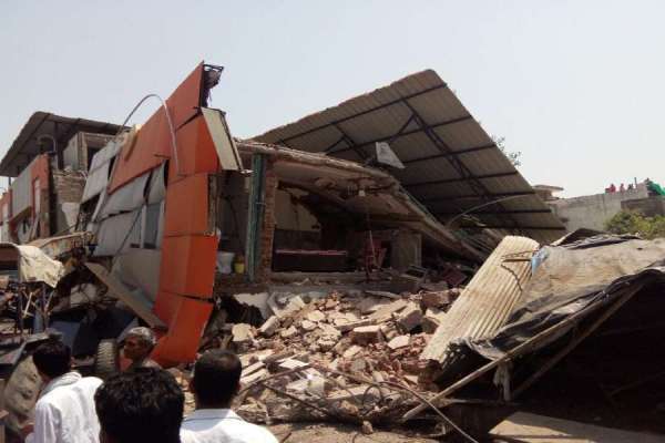 Two-storey beer bar in Kota collapsed