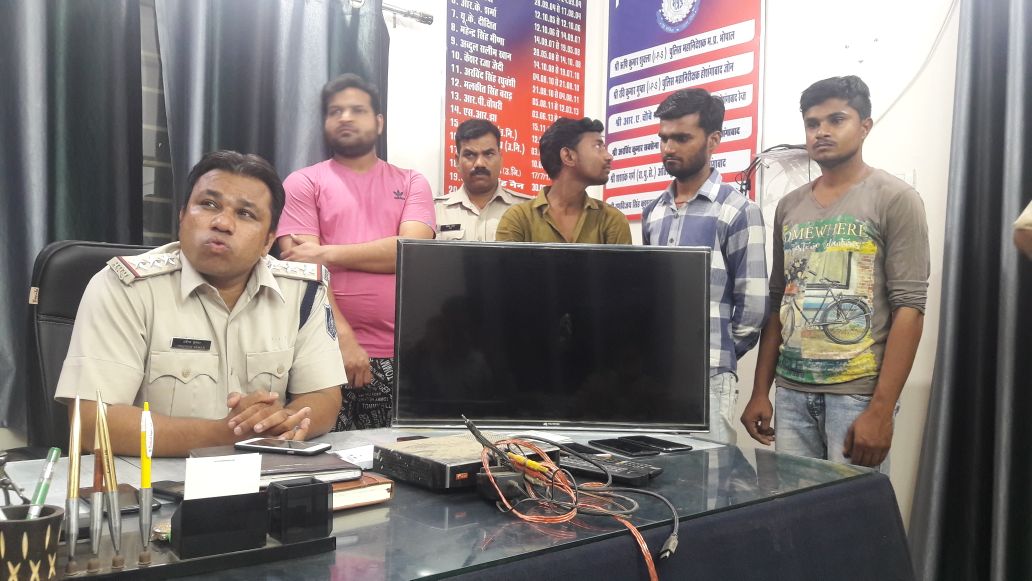 6 arrested for betting on ipl 2018 match in piprya madhya pradesh