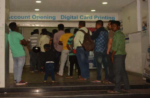 VIDEO GALLERY : एसबीआई ने एटीएम का शटर किया डाउन, शहर में कैश के लिए बड़ी किल्लत