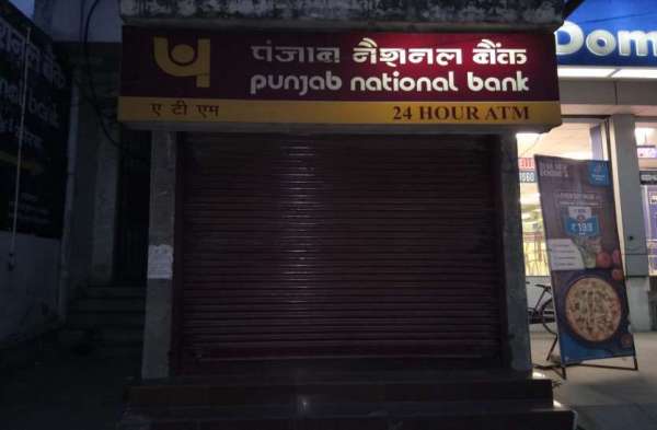 VIDEO GALLERY : एसबीआई ने एटीएम का शटर किया डाउन, शहर में कैश के लिए बड़ी किल्लत