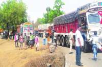 रापाखर्रा पुल पर ट्रैक्टर व ट्रेलर में टक्कर, दुर्घटना के तुरंत बाद ऐसा दिखा नजारा