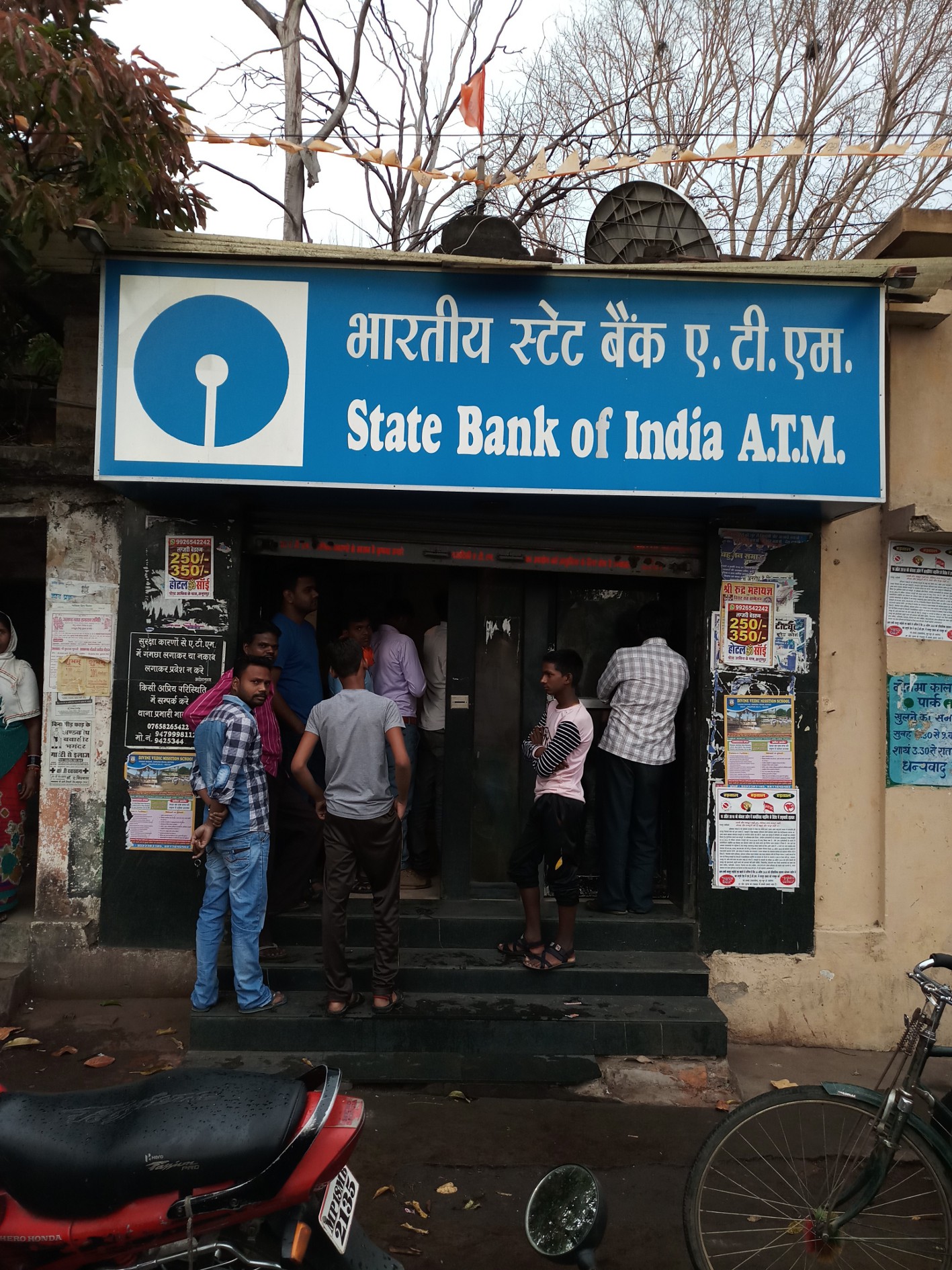 Banks do not have currency, ATMs too dry