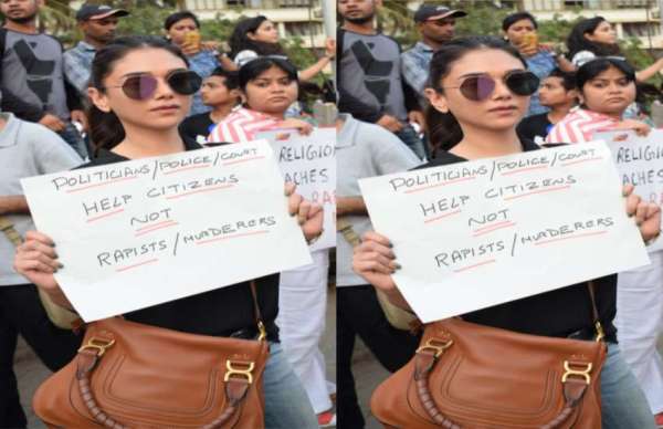 कठुआ-उन्नाव मामलें में इंसाफ की मांग को लेकर सड़कों पर उतरे बॉलीवुड के सेलेब्स