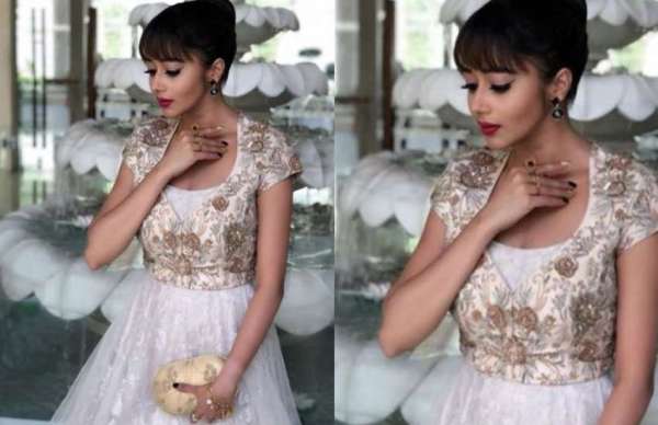 टीवी की इस पॅापुलर बहू ने कराया ऐसा फोटोशूट, लग रहा है मानों स्वर्ग से अप्सरा उतर आई हो...