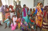 Photo Gallery : दो माह से बिजली बंद से परेशान इस गांव के ग्रामीण  पहुंचे कलेक्टोरेट, सौंपा ज्ञापन, समस्याएं और भी पढि़ए खबर...