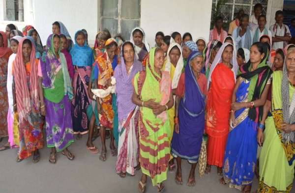 Photo Gallery : दो माह से बिजली बंद से परेशान इस गांव के ग्रामीण  पहुंचे कलेक्टोरेट, सौंपा ज्ञापन, समस्याएं और भी पढि़ए खबर...