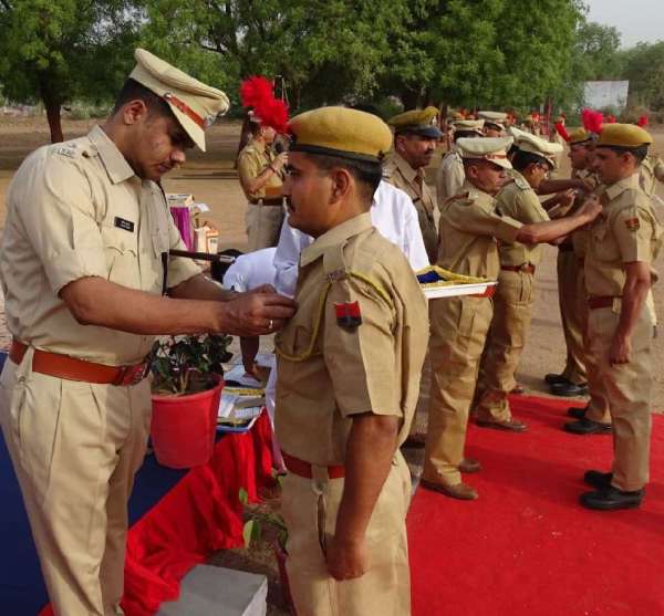 desh seva ke lie sadaiv tatpar rahane ka sankalp...dekhie tasveeren