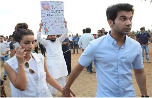 कठुआ-उन्नाव मामलें में इंसाफ की मांग को लेकर सड़कों पर उतरे बॉलीवुड के सेलेब्स