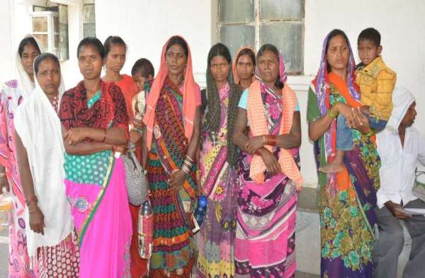 Photo Gallery : दो माह से बिजली बंद से परेशान इस गांव के ग्रामीण  पहुंचे कलेक्टोरेट, सौंपा ज्ञापन, समस्याएं और भी पढि़ए खबर...