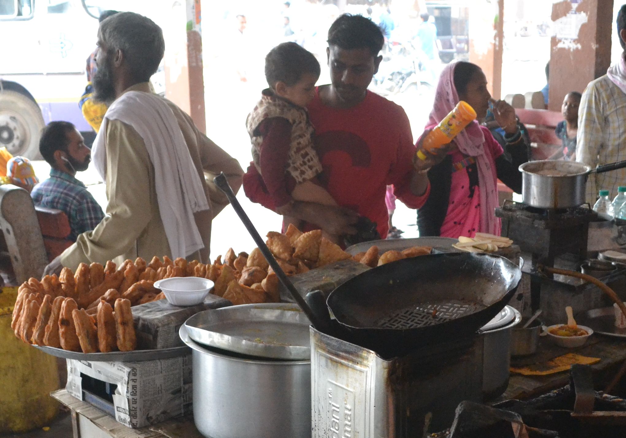 LOW QUALITY FOOD SELLING AT ALWAR BUS STAND