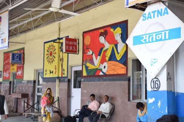 एमपी के इस रेलवे स्टेशन में चित्रकारों ने दिखाया हुनर, देखें इन तस्वीरों में