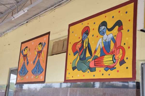 एमपी के इस रेलवे स्टेशन में चित्रकारों ने दिखाया हुनर, देखें इन तस्वीरों में