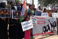 उन्नाव रेप प्रकरण के विरोध में महिला कांग्रेस का प्रदर्शन