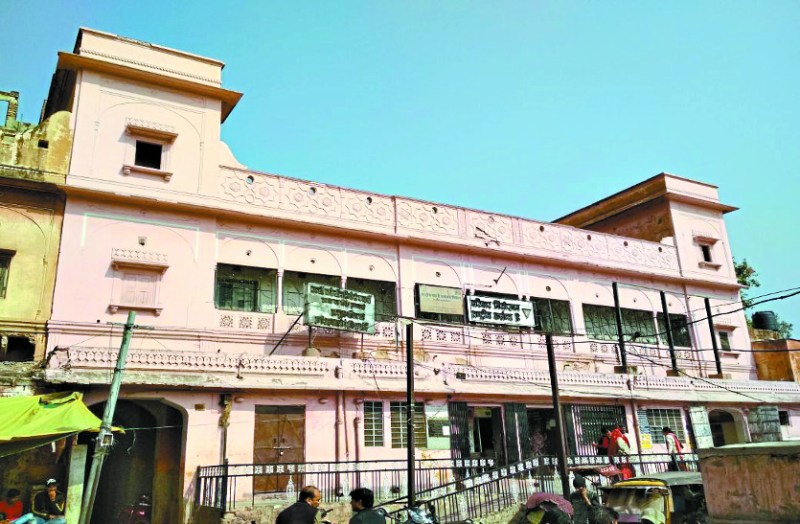 Lock on the lab for eight days