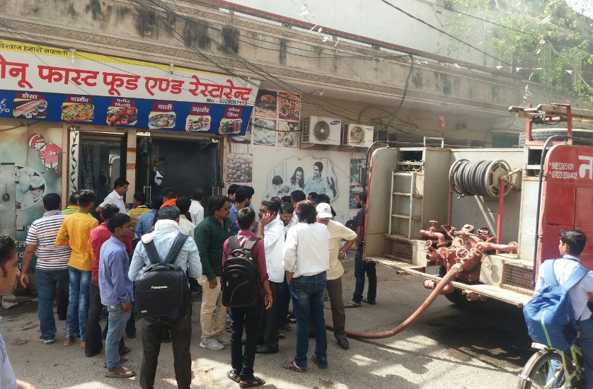 fire in restaurant in madhya pradesh,fire in fast food restaurant,restaurant fires,restaurant fires in jabalpur,common causes of kitchen fires,causes of kitchen accidents,fire accidents causes,fire accident in katni,katni,Jabalpur,