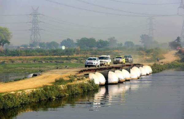 आगरा ताज कार रैली