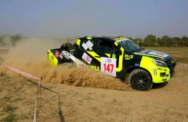 आगरा ताज कार रैली