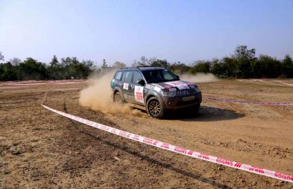 आगरा ताज कार रैली