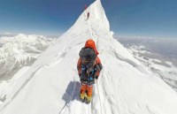 mount everest climbing